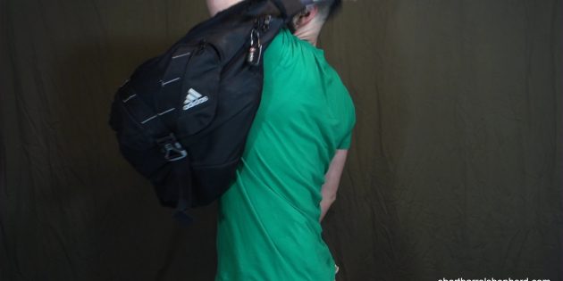 Handling Your Bag In Public: The One-Handed Mount Handling Your Bag In Public: The One-Handed Mount